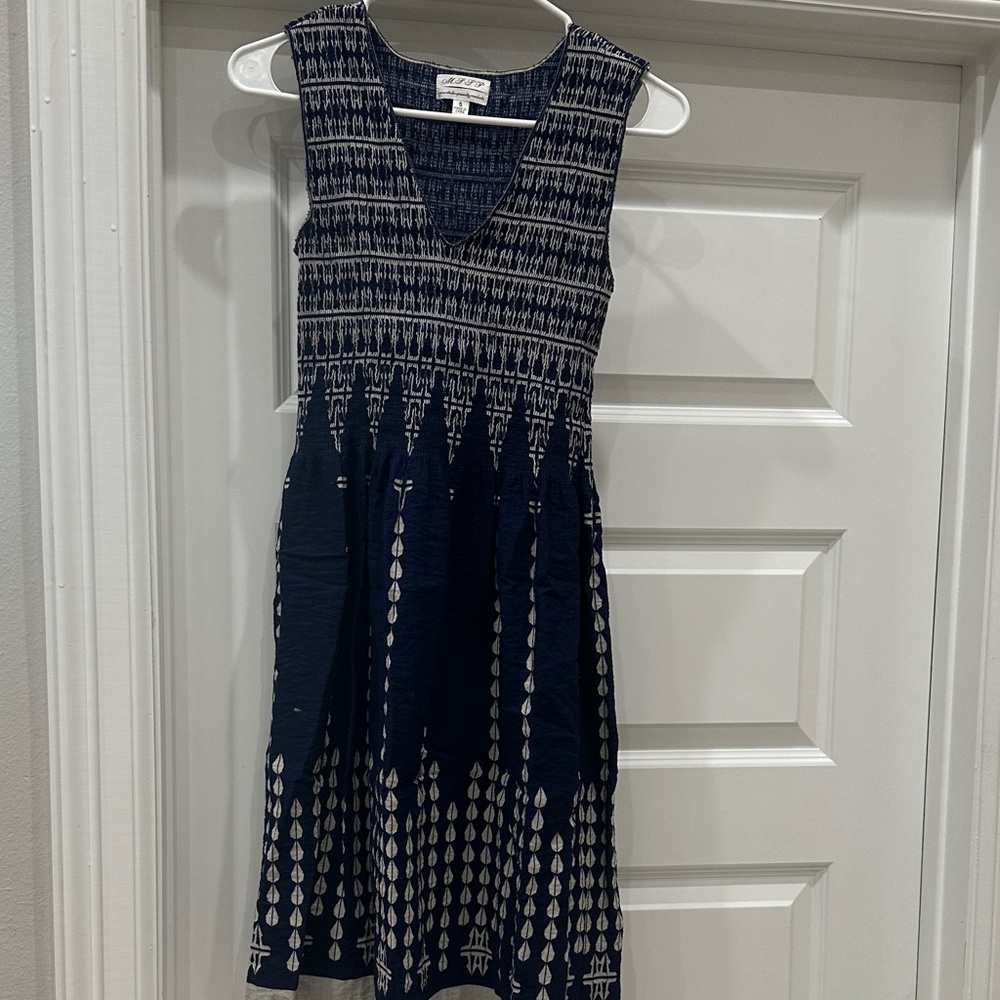 Chic Navy and White Patterned Midi Dress